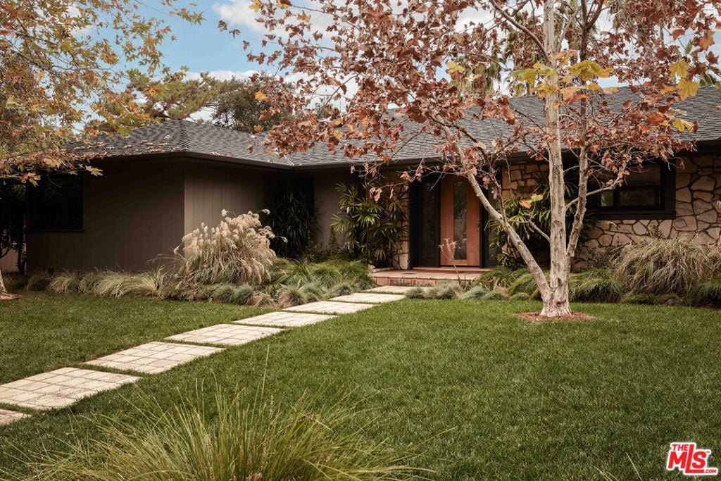 Photo of Listing #26632997