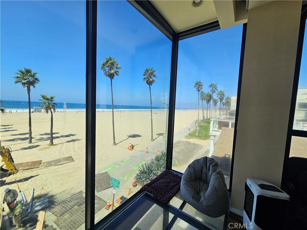 3009 Ocean Front Walk, Venice