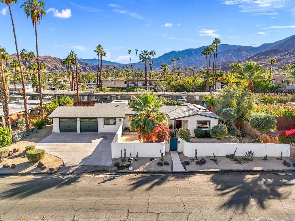 745 E Sunny Dunes Road, Palm Springs