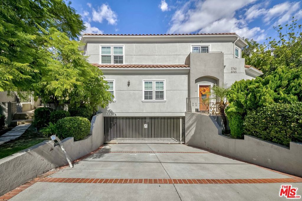 2743 Montrose Avenue 110, La Crescenta