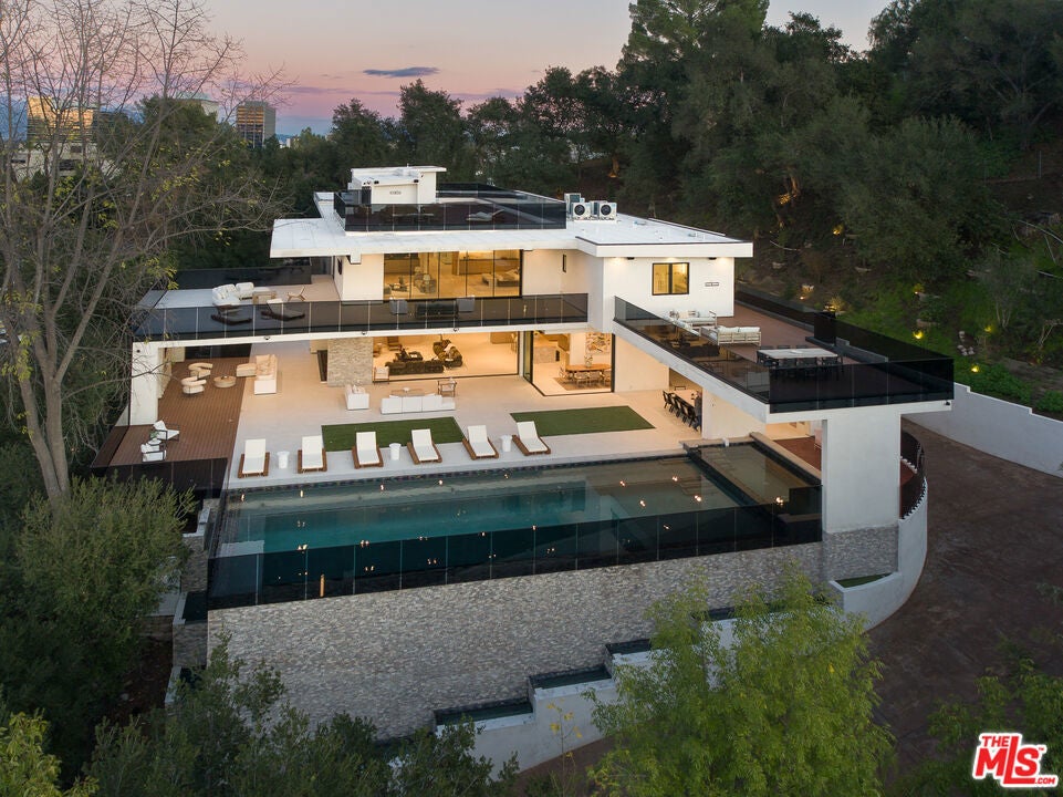 Photo of Listing #26633097