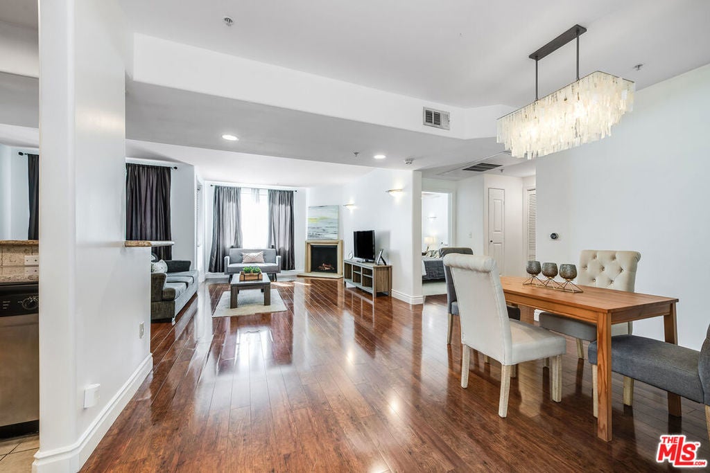 Photo of Listing #26633809