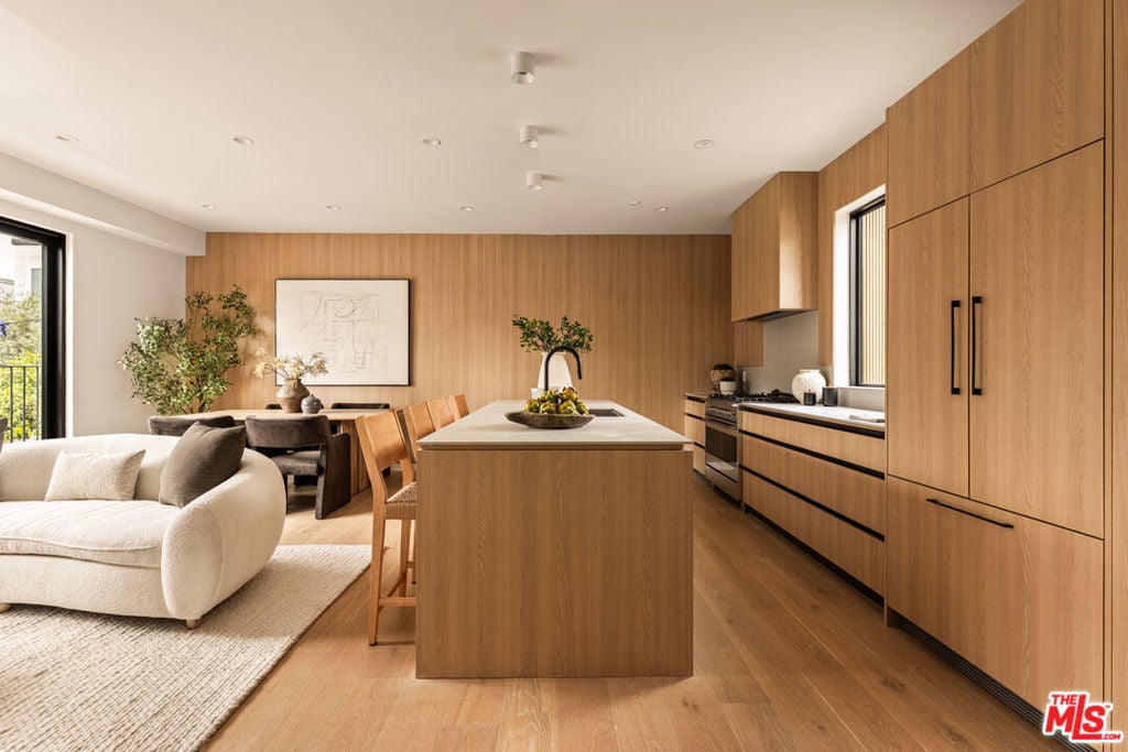 Photo of Listing #26633075