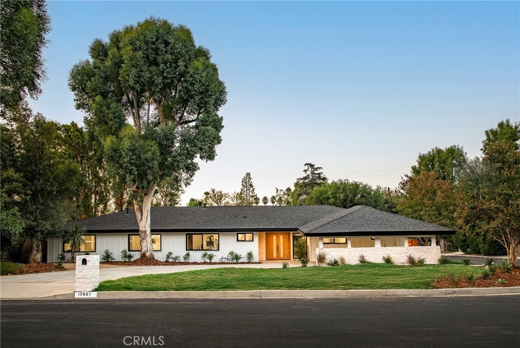 Photo of Listing #SR25281099