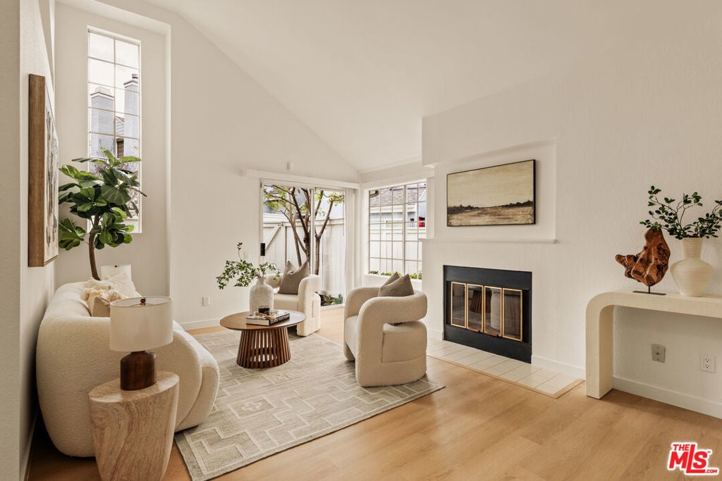 Photo of Listing #25621427