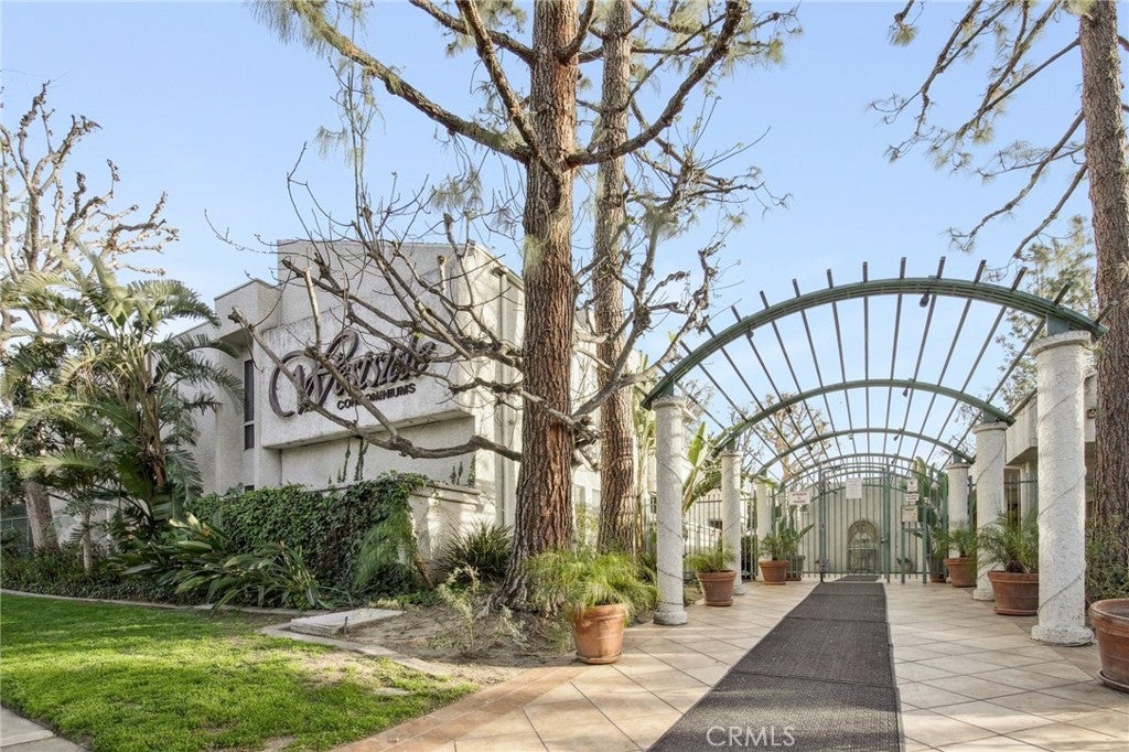 20134 Leadwell Street 263, Winnetka