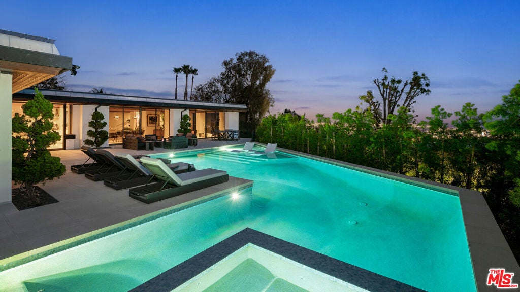 Photo of Listing #25631599