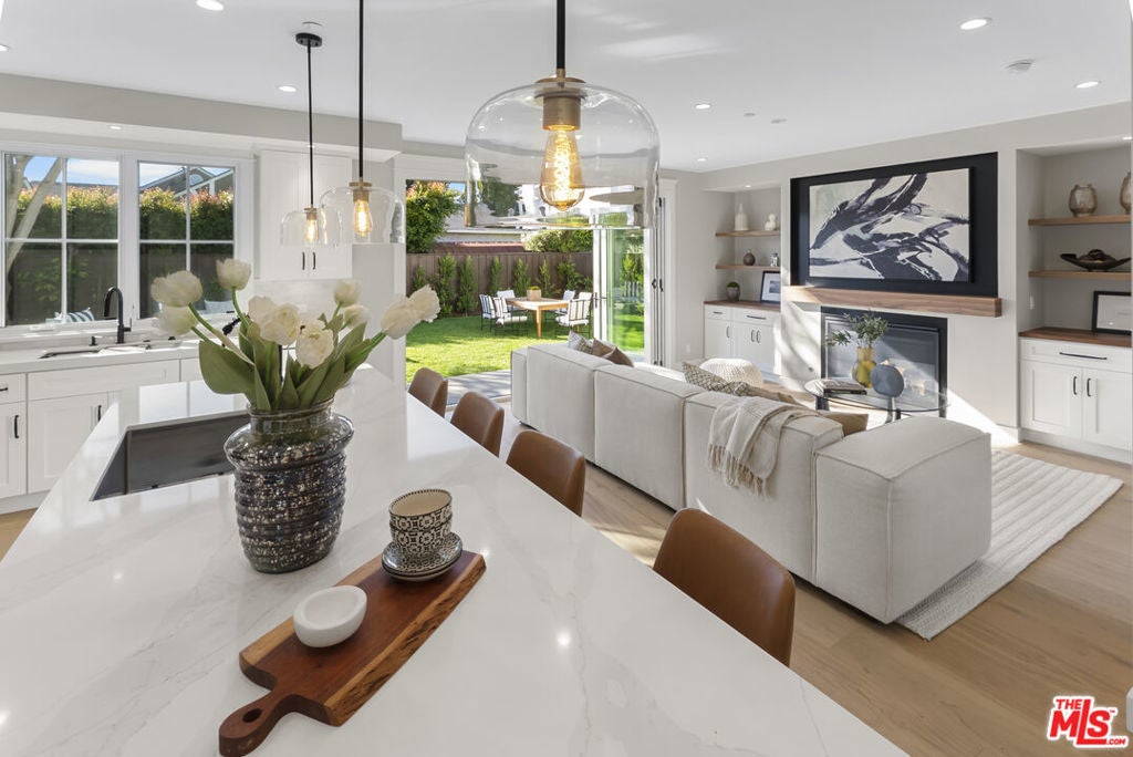 Photo of Listing #26633917