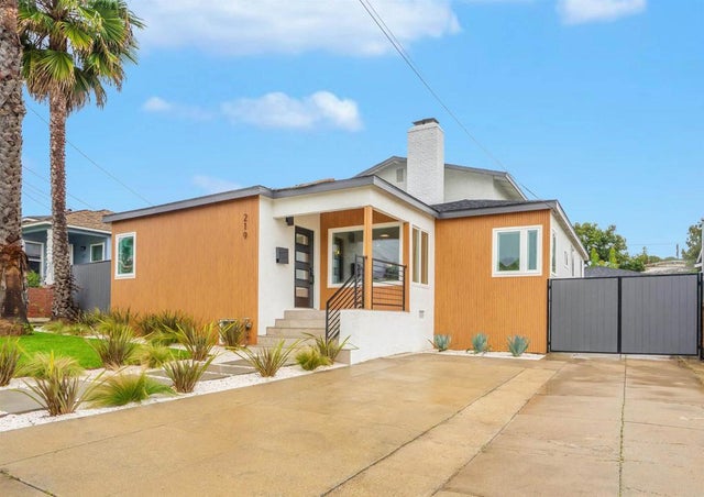219 W Acacia Ave, El Segundo.