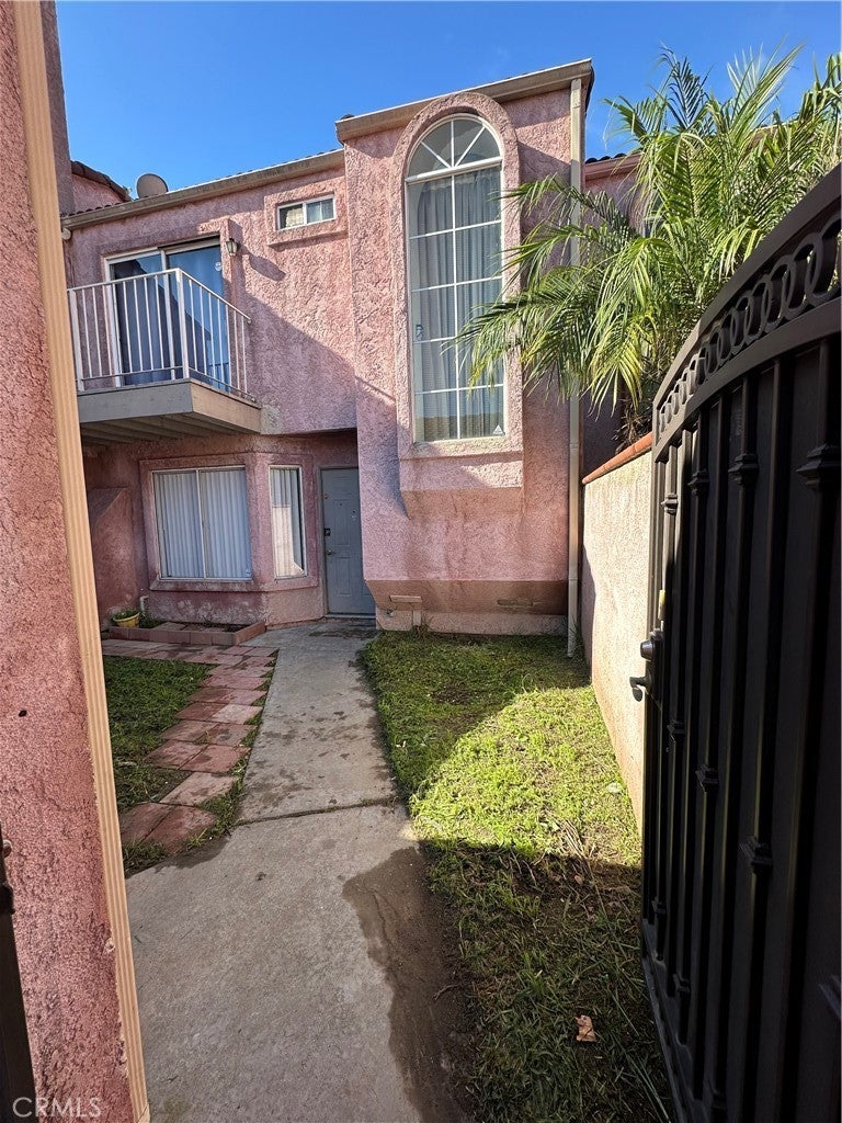 165 Racquet Club Drive, Compton