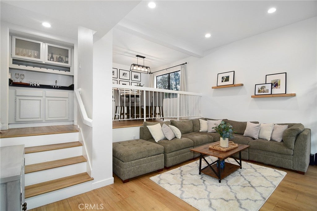 Photo of Listing #SR25280835