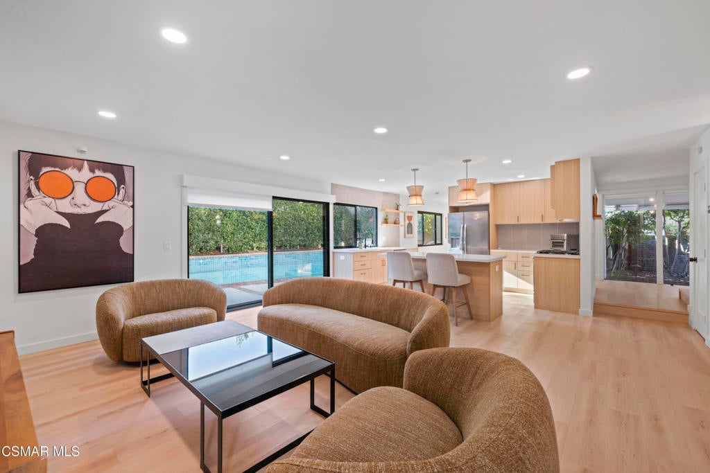 Photo of Listing #226000121