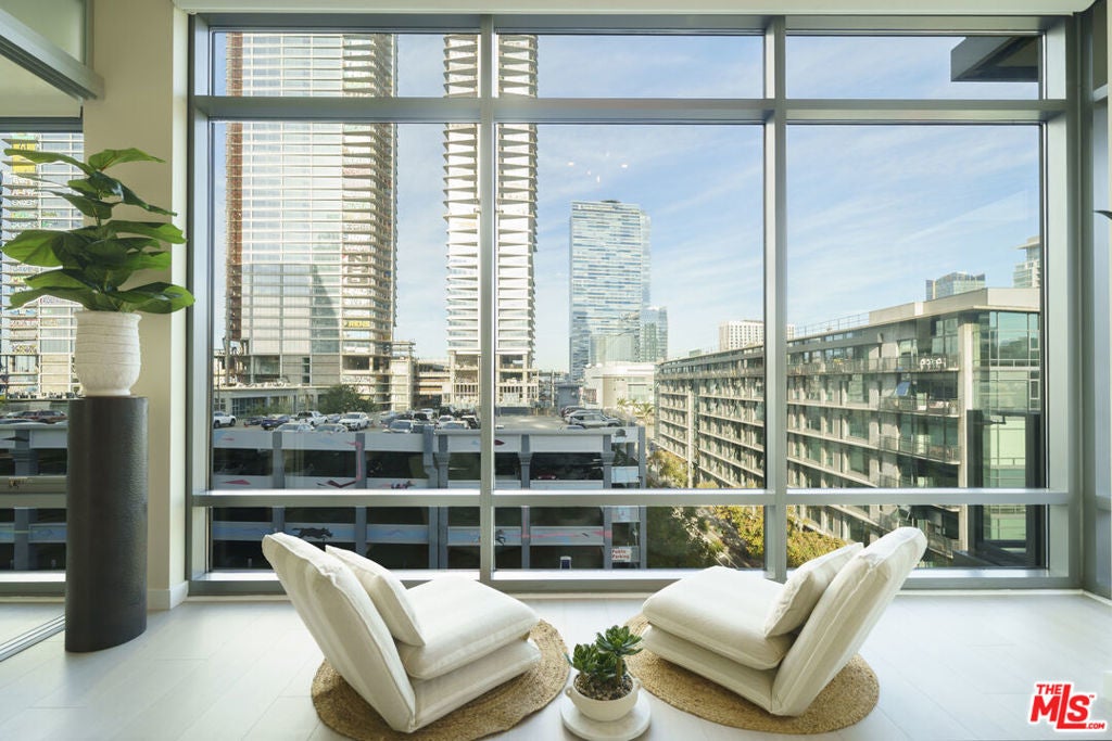 1100 Hope Street 716, Los Angeles