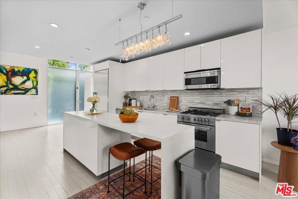 7917 Willoughby Avenue 2, Los Angeles