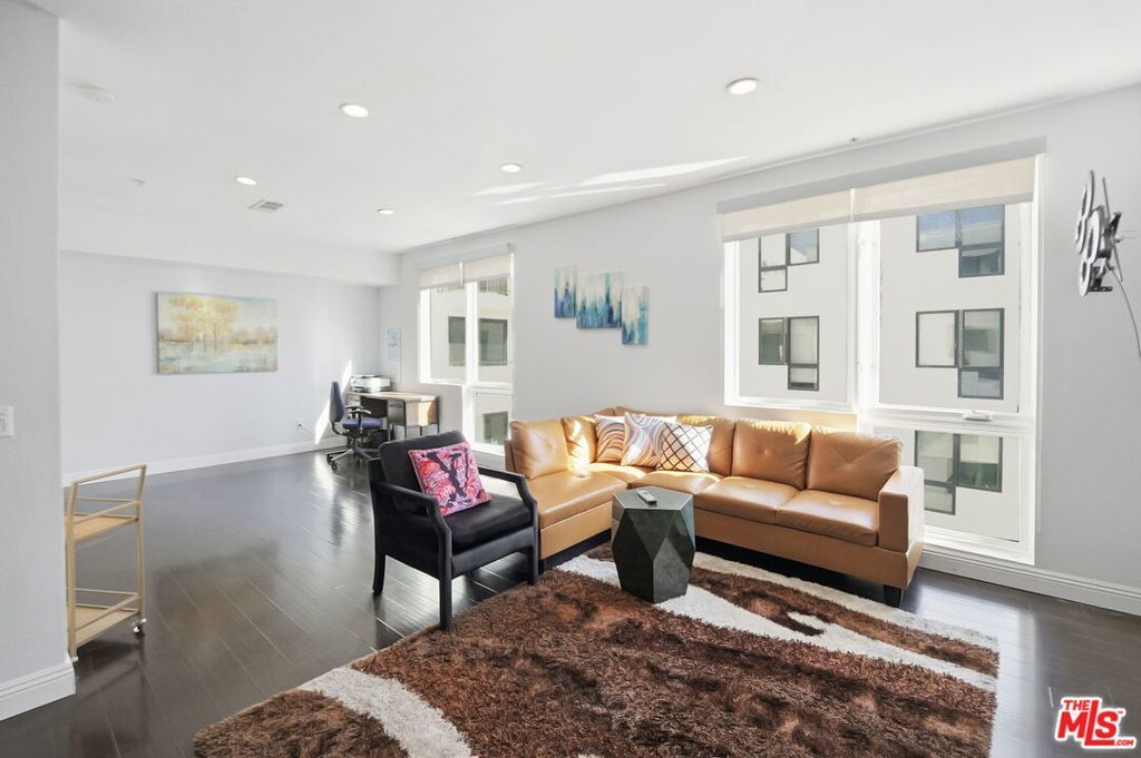 Photo of Listing #26636045