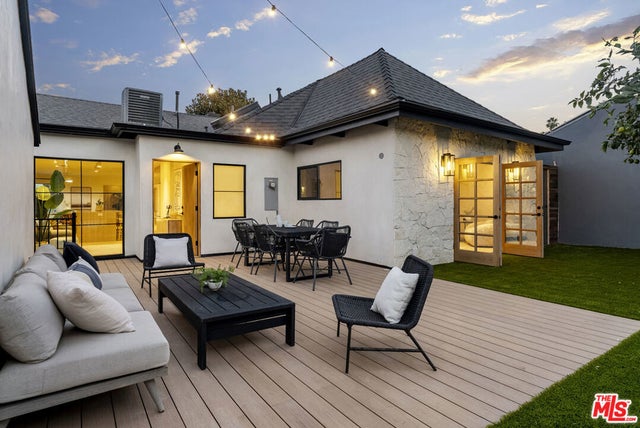 3841 S Redondo Boulevard, Los Angeles