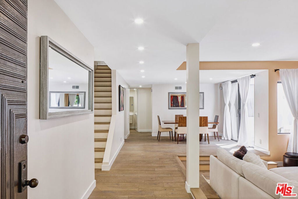 Photo of Listing #26636375