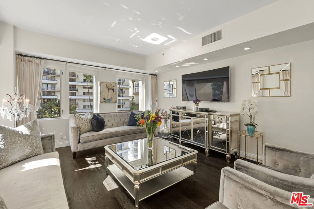 Photo of Listing #26636301