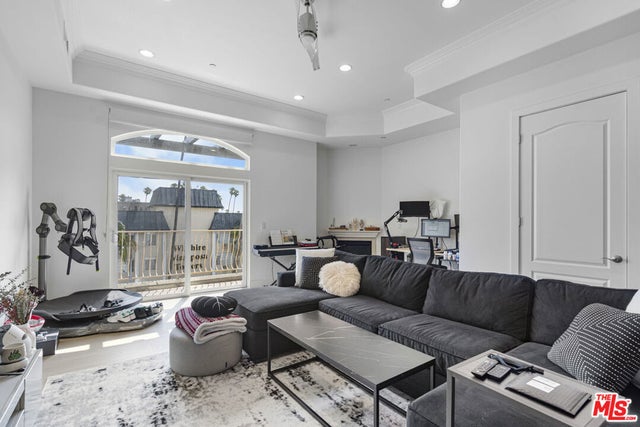 309 S Mariposa Avenue # 301, Los Angeles