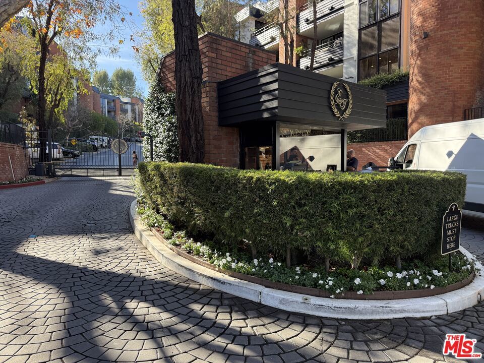 Photo of Listing #26633045