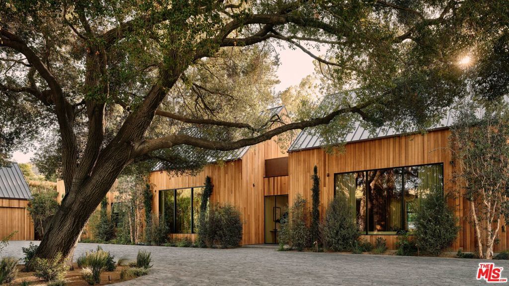 Photo of Listing #26636745