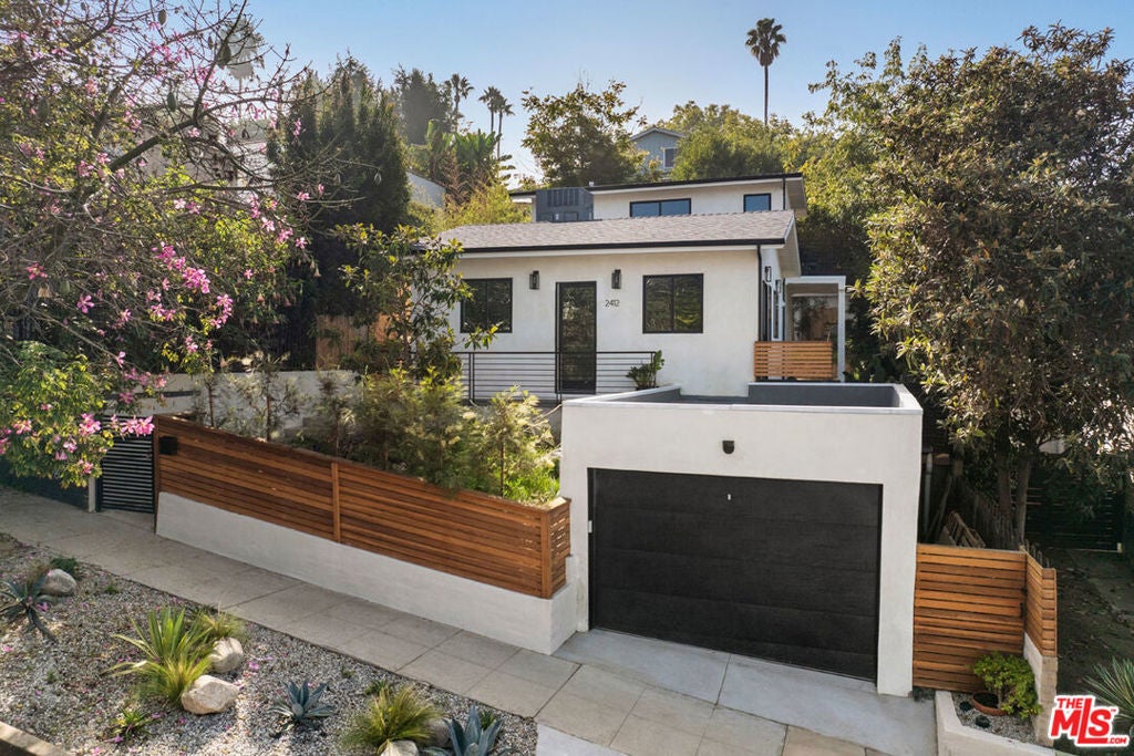 Photo of Listing #25631779