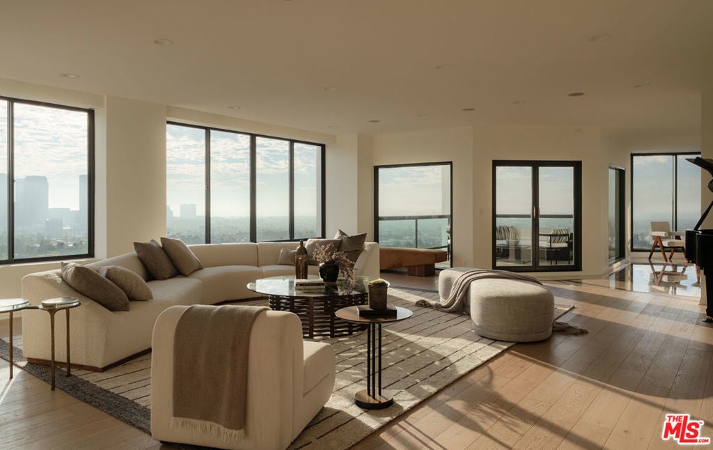 Photo of Listing #26636805