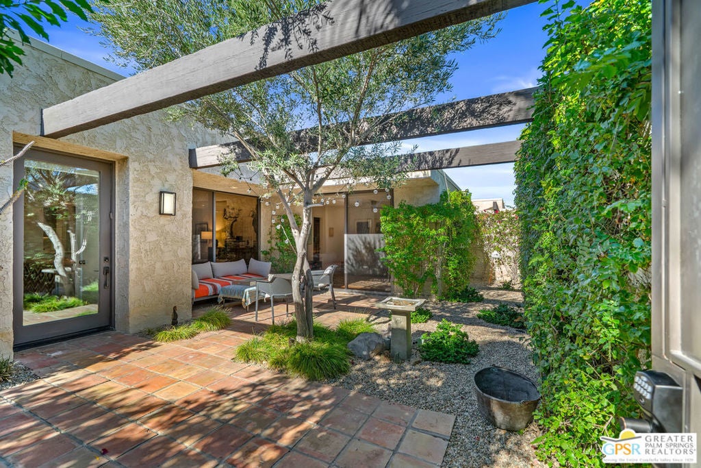 402 N Hermosa Drive, Palm Springs