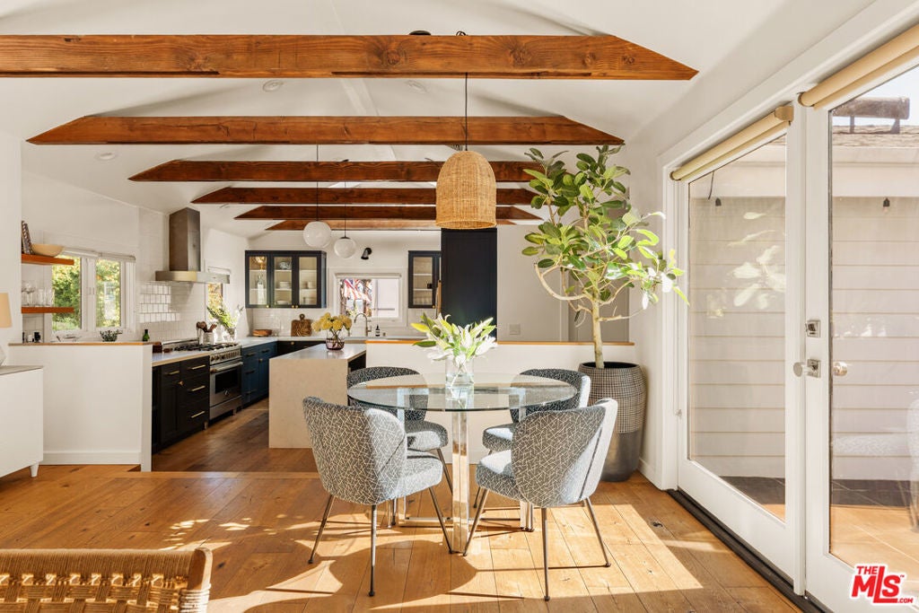 Photo of Listing #26636903