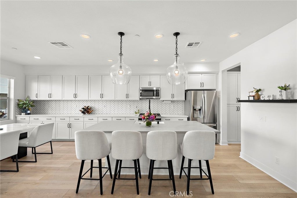 506 Deeann, Lake Forest