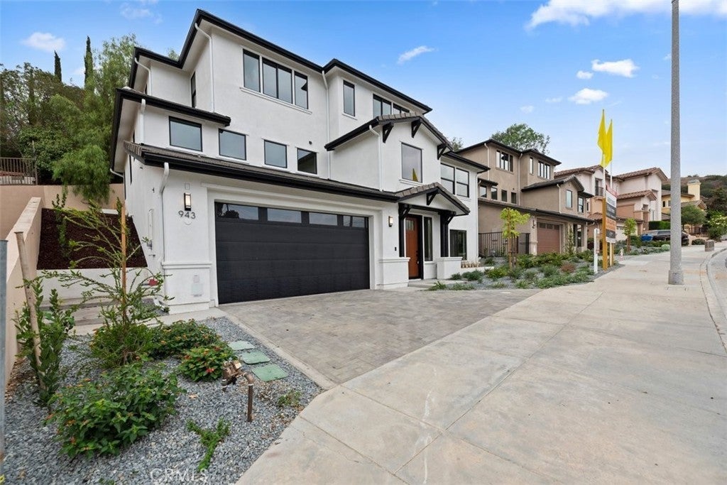 Photo of Listing #IV26008355