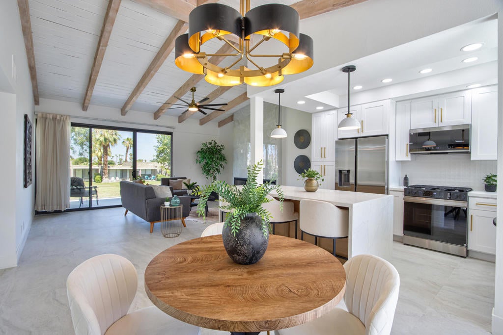 842 N Calle De Pinos, Palm Springs