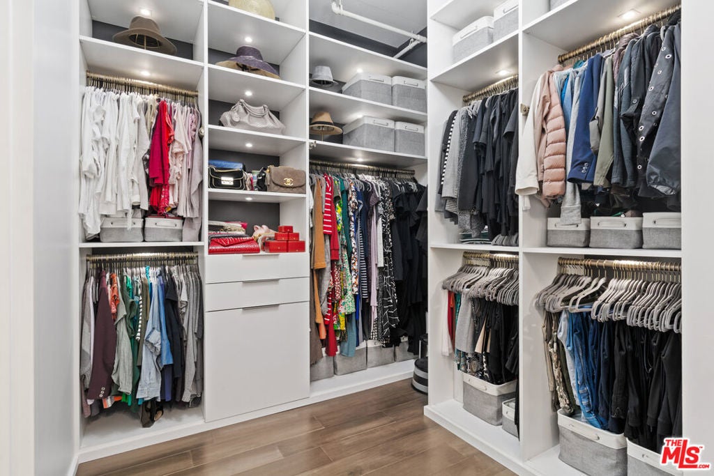 Photo of Listing #26637359