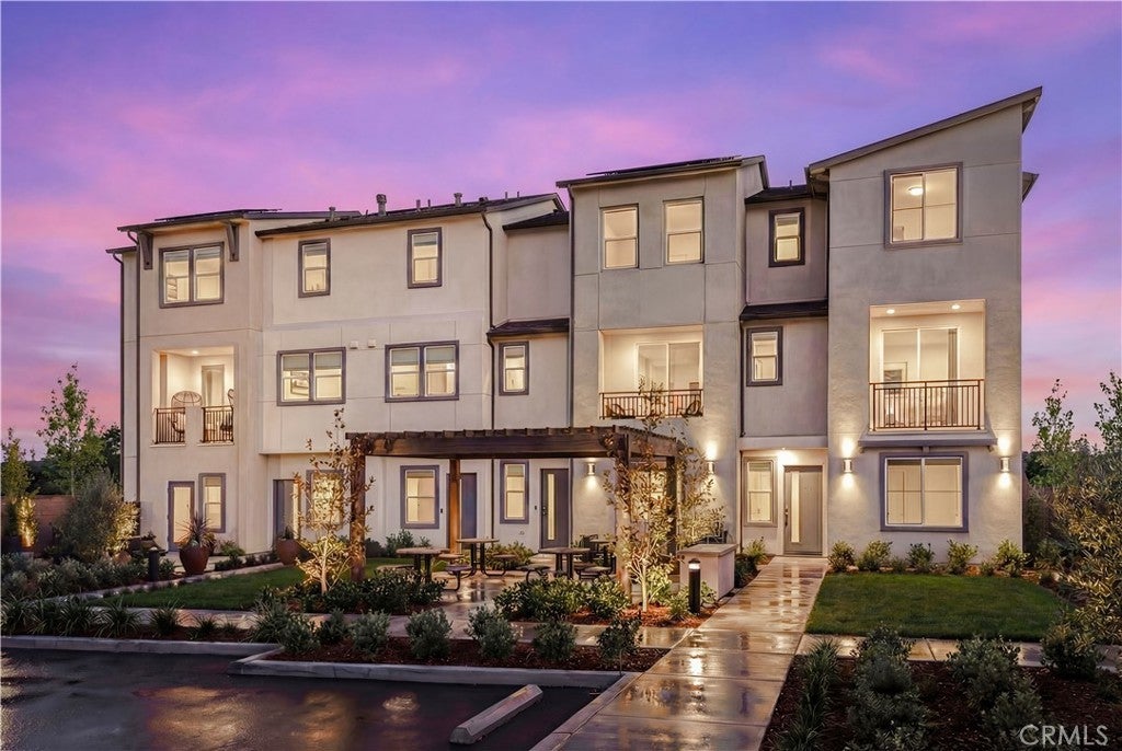 12720 Azure Way 27, Hawthorne