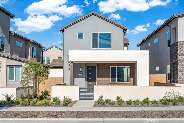 221 Longspur, Irvine.