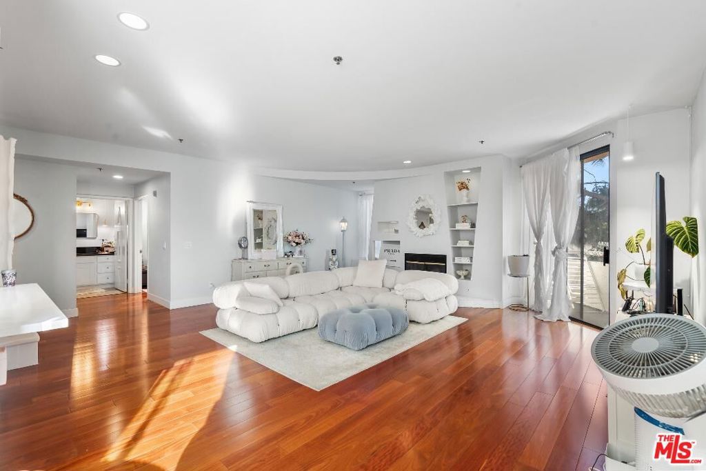 Photo of Listing #26636999