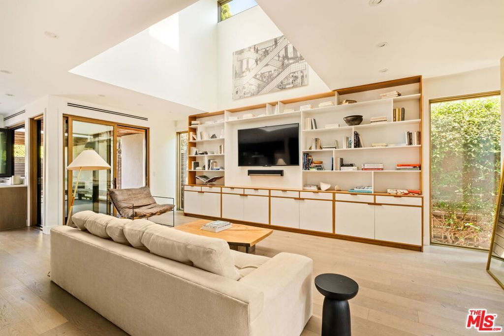 Photo of Listing #26637377