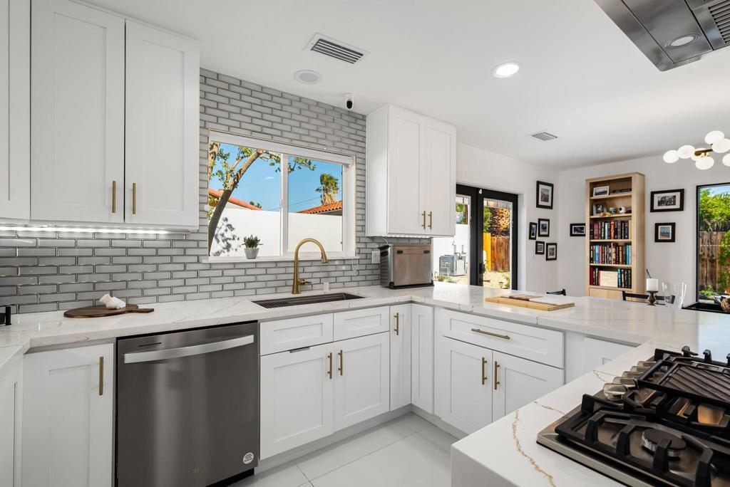 1980 N Los Alamos Road, Palm Springs