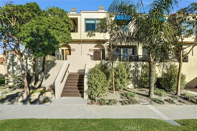 16501 Bordeaux Lane # 211, Huntington Beach