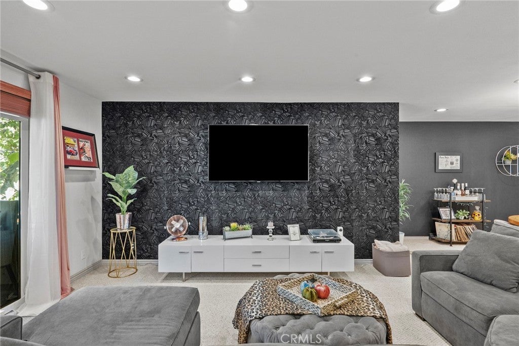 Photo of Listing #SR25272824