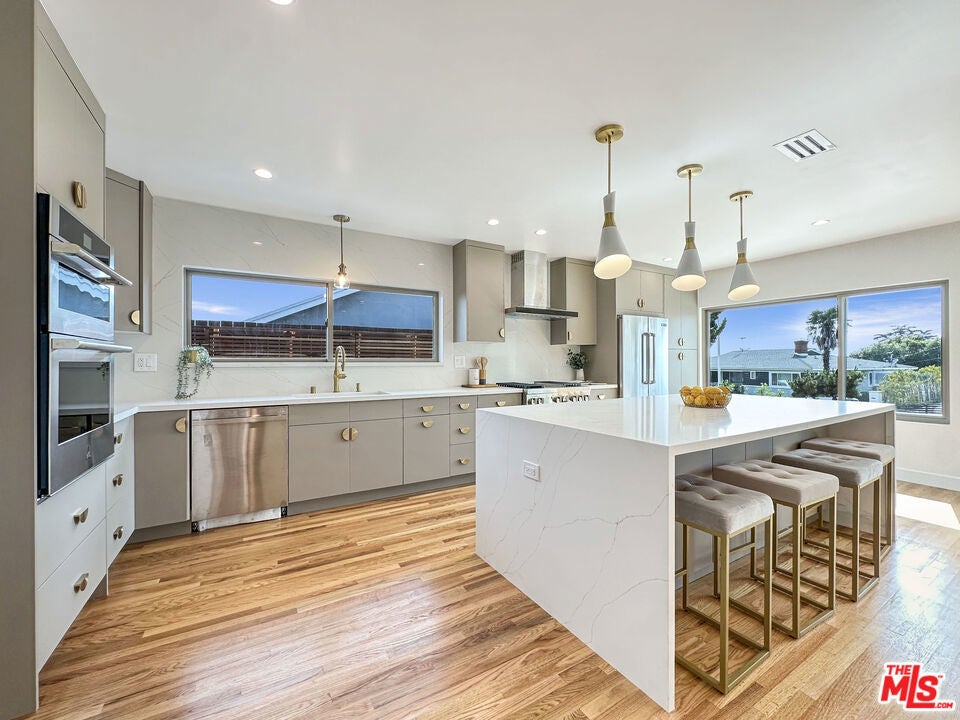 Photo of Listing #26637845