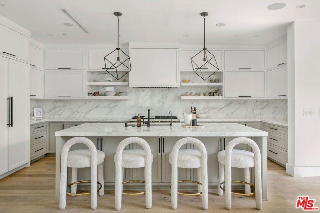 Photo of Listing #26637471