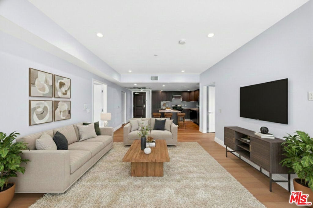 Photo of Listing #26636611