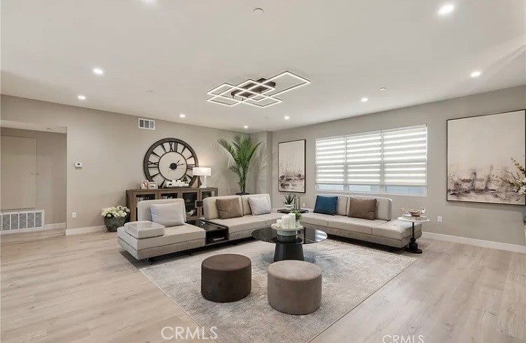 Photo of Listing #DW26009526