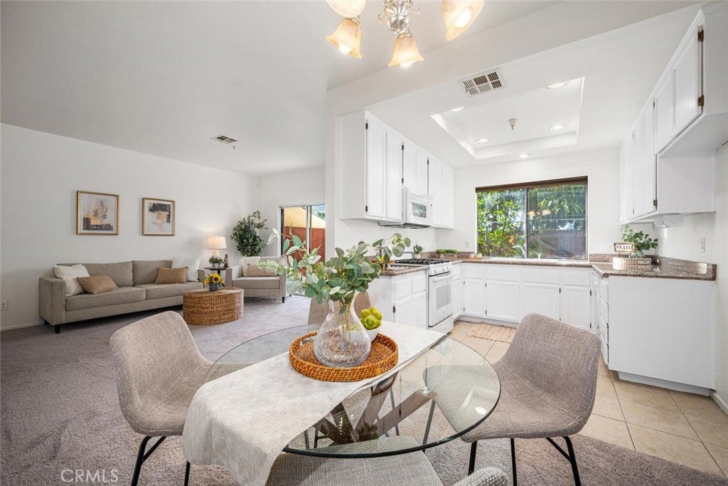 9031 Primavera, Cypress