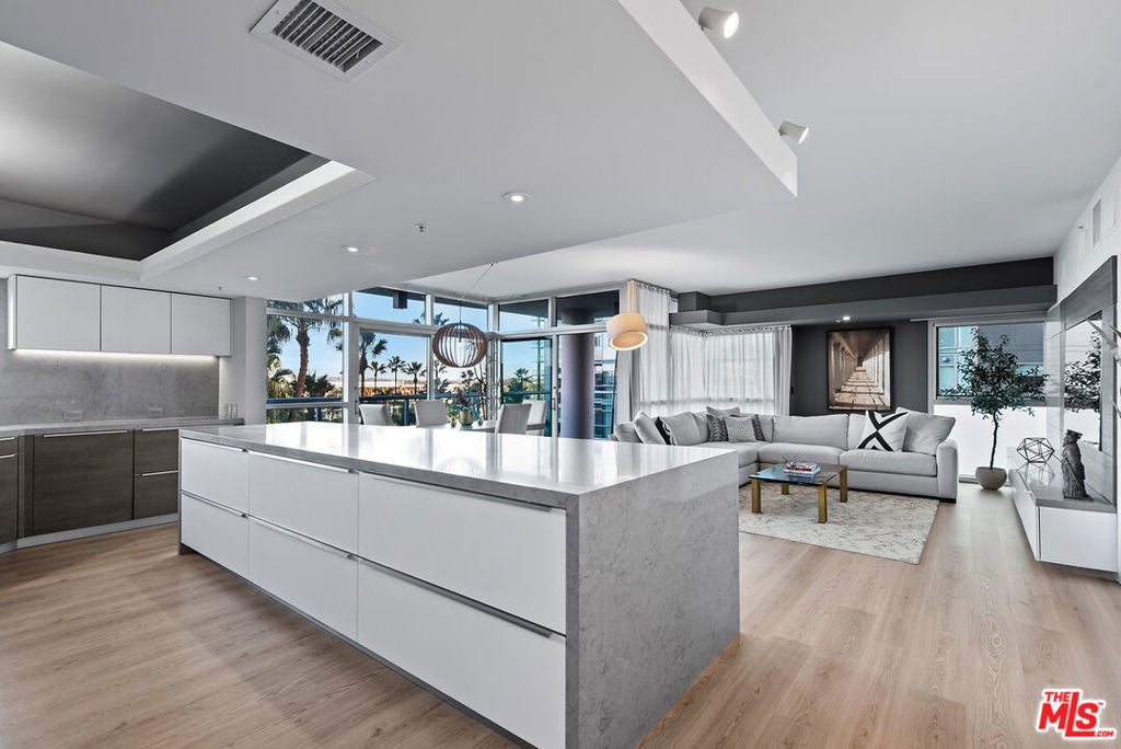 Photo of Listing #26637201