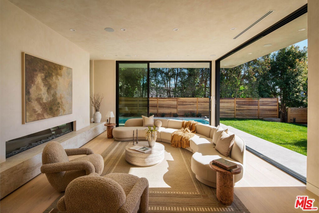 Photo of Listing #26637927