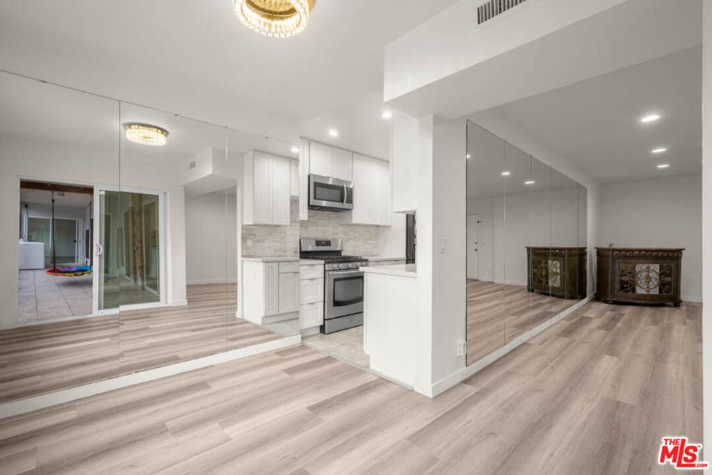 Photo of Listing #26638763