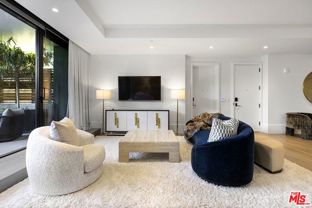 8420 W Sunset Boulevard # 405, West Hollywood