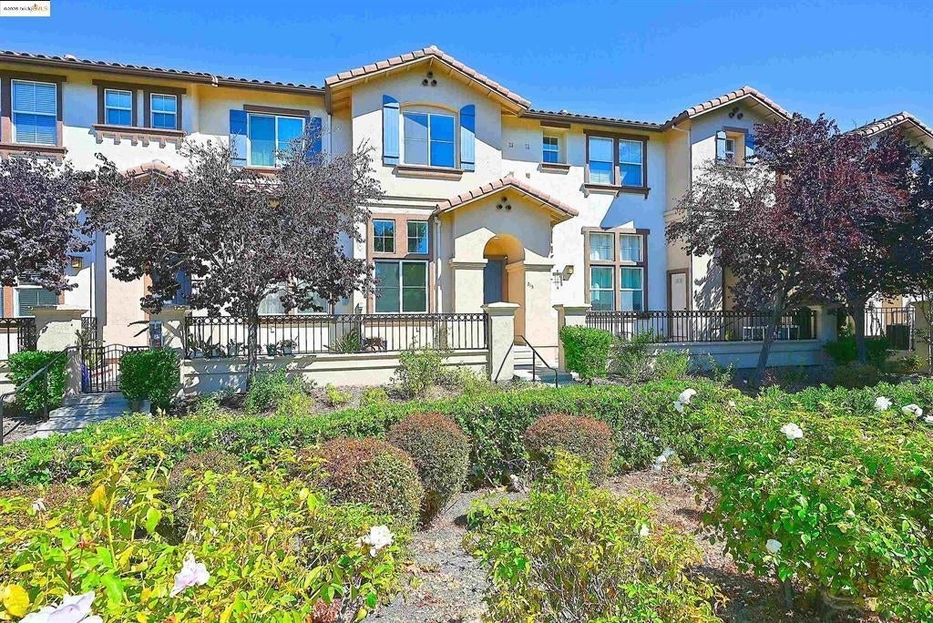 215 Santa Barbara Street, San Pablo